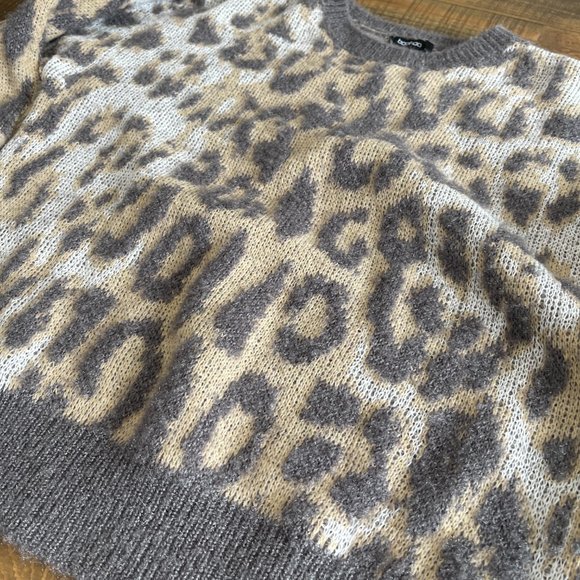 Boohoo ultra plush women’s sweater in animal print theme size small. - Picture 5 of 9